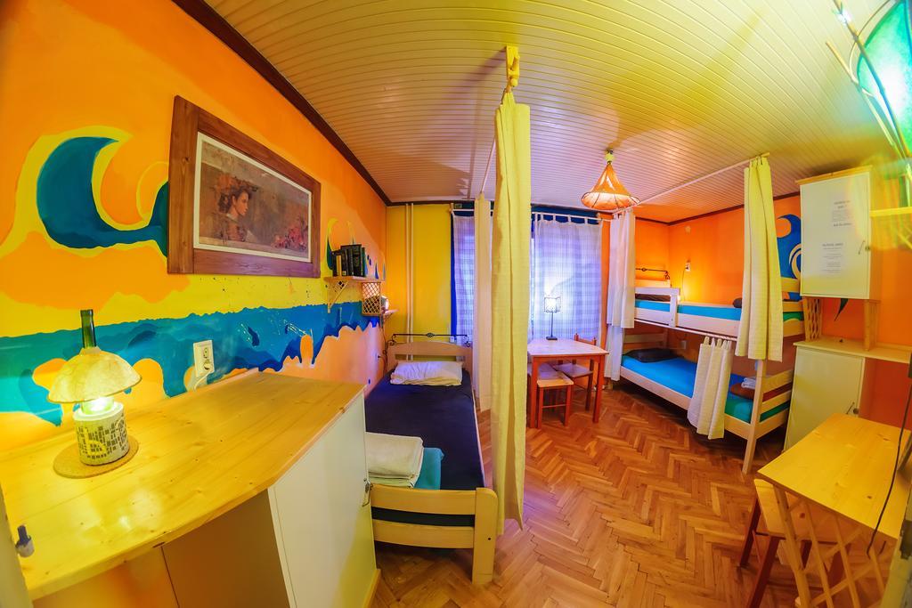 Hostel Mali Mrak Zagreb Exterior foto